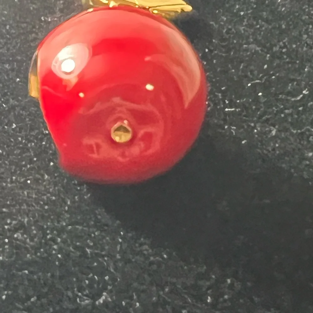 Louis Vuitton Caramel Apple Lacquer
Yellow Gold 18 Karat Pendant Charm❤️❤️ - Picture 5 of 13